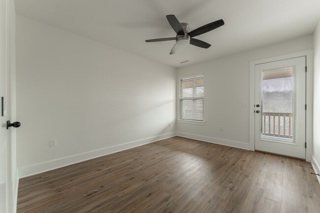 Building Photo - Beautiful Home on Two Acres