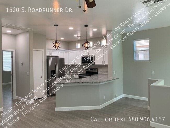 Building Photo - 1520 S Roadrunner Dr