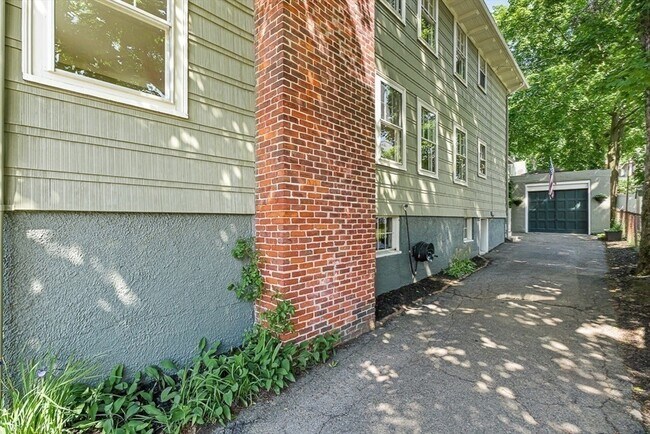 Building Photo - 303 Washington St