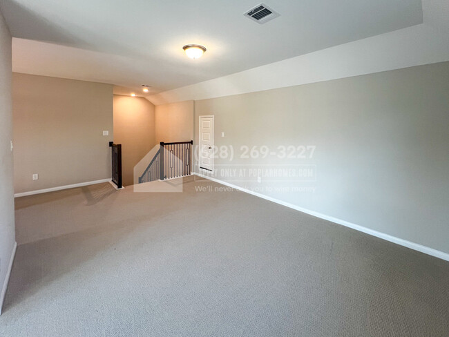 Building Photo - 9837 Pearly Everlasting