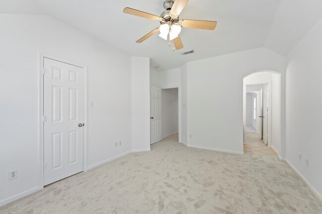 Building Photo - 26422 Creston Woods Dr