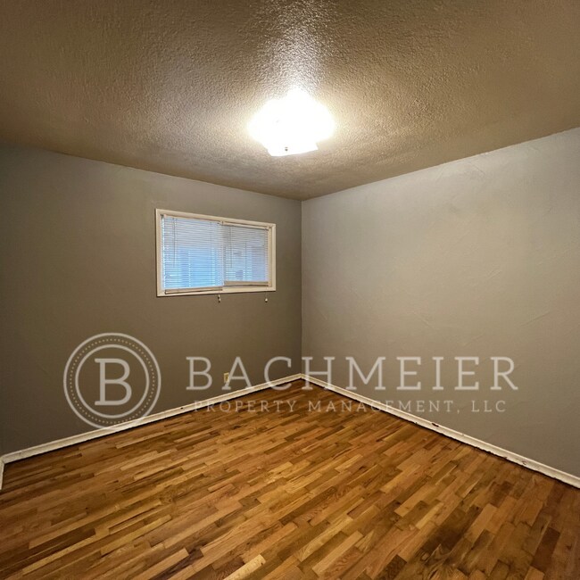 Building Photo - 405 SE 18th St