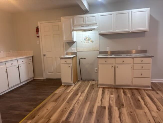 Building Photo - 196 N Sunset Terrace