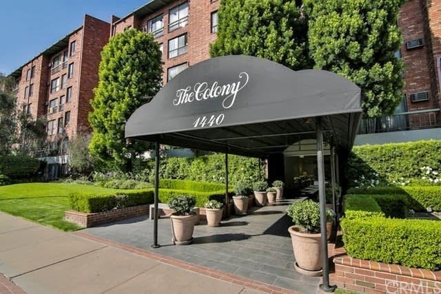 Front of Building - 1440 Veteran Ave