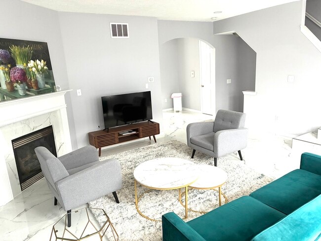 Building Photo - 328 W Main St