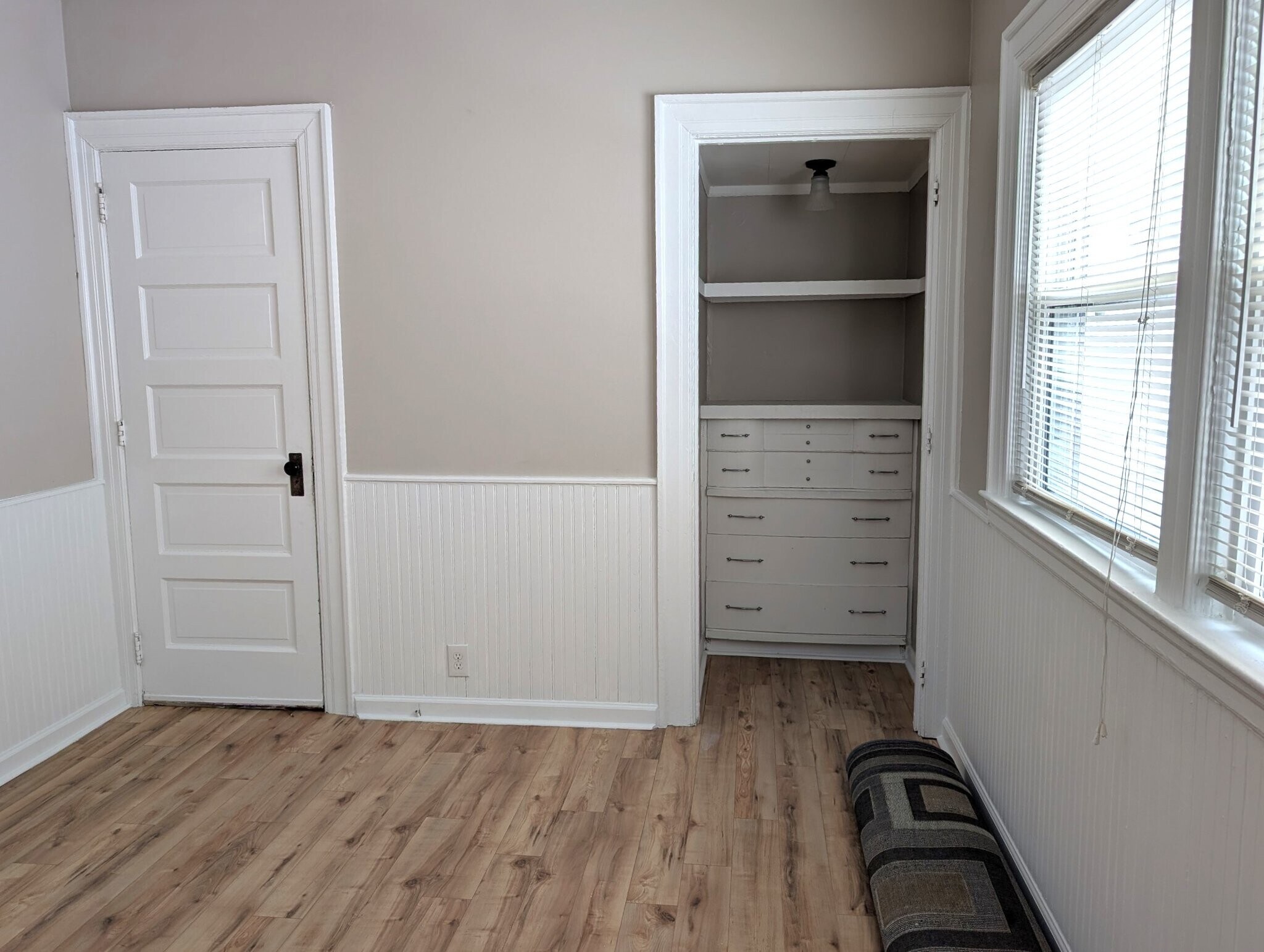 Building Photo - 5313 Broadway