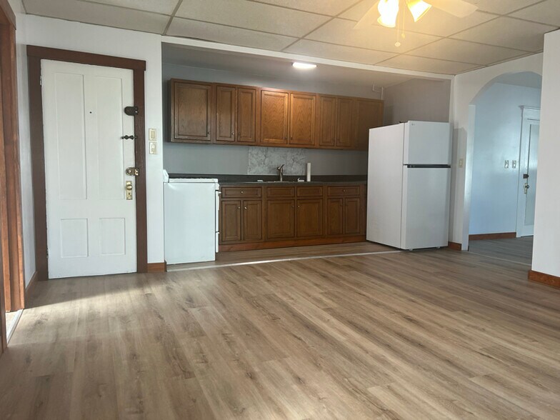 Building Photo - 185 Brownell St