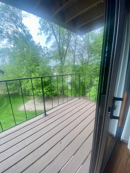 balcony - 5333 Brody Dr