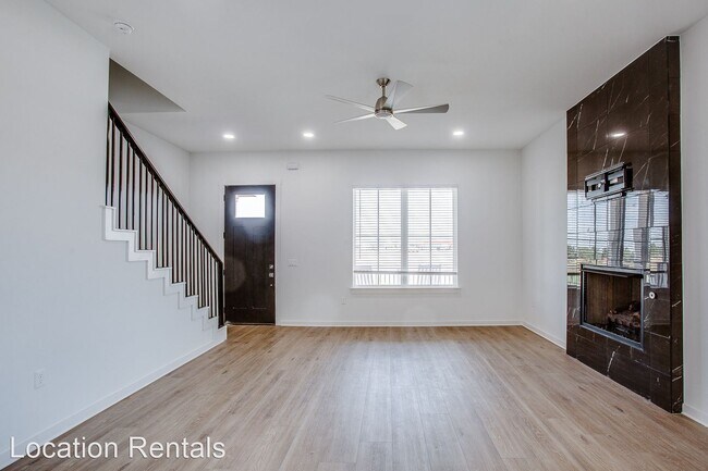 Building Photo - 3 br, 2.5 bath House - 11518 Savannah Avenue