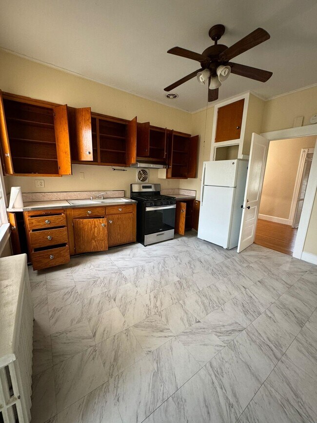 Building Photo - 107 Poplar St