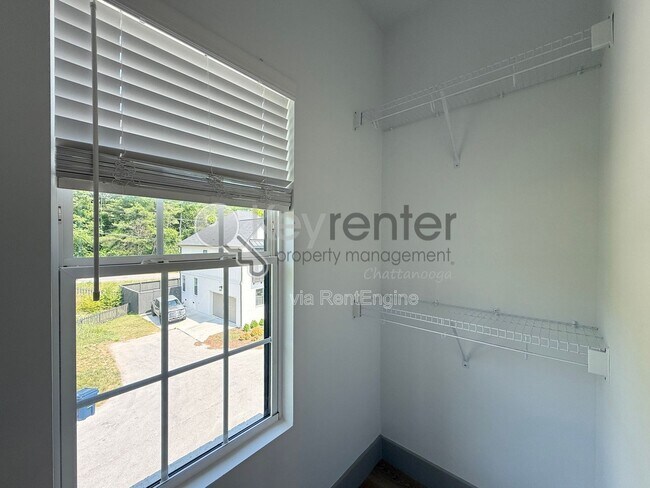 Building Photo - 1072 Amelia Ct