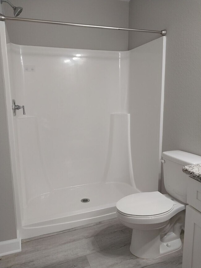 Building Photo - Gorgeous 3 Bedroom 2.5 Bath Townhome