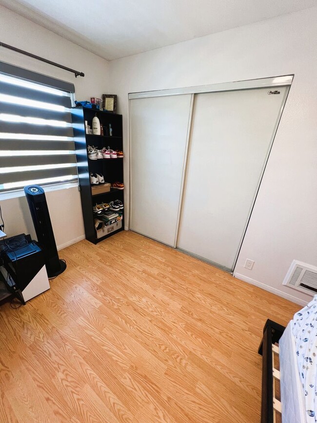Building Photo - Updated 2 Bedroom, 1 Bath in North Park w/...