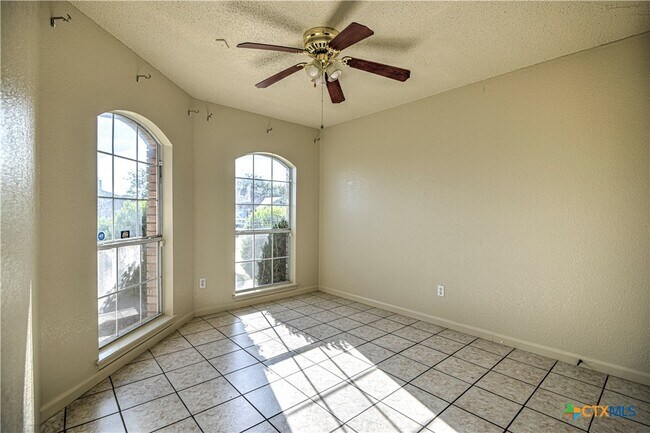 Building Photo - 3805 Riverrock Dr