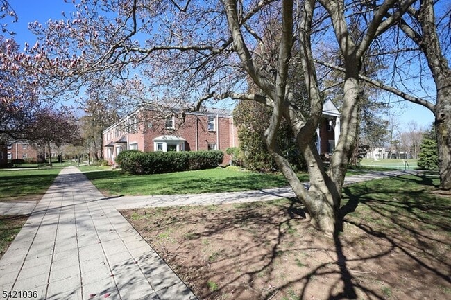 Building Photo - 412 Morris Ave