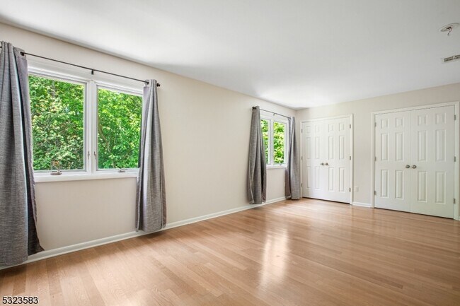 Building Photo - 6-06 Cross Meadows