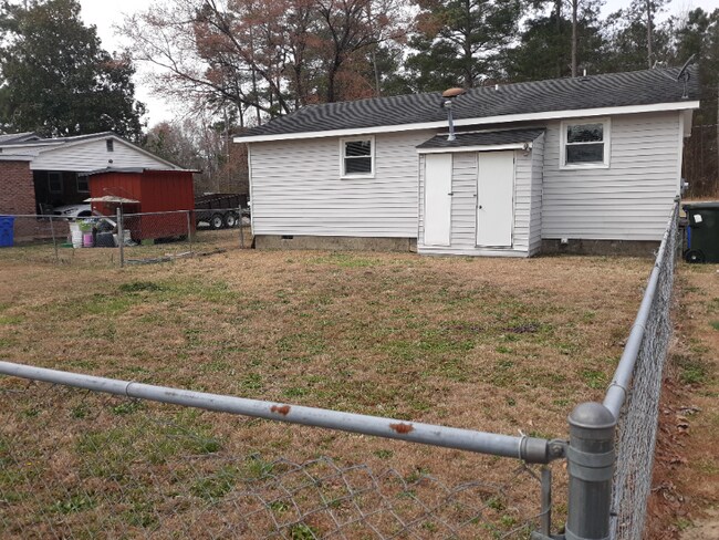 Building Photo - 905 71st School Rd