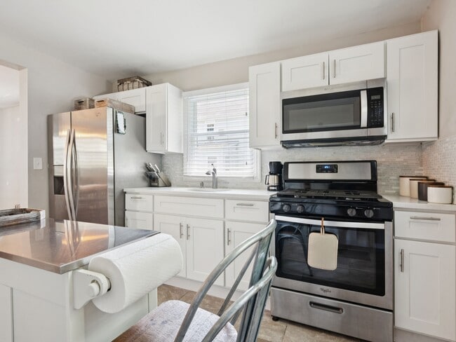 Building Photo - 718 Walnut St.