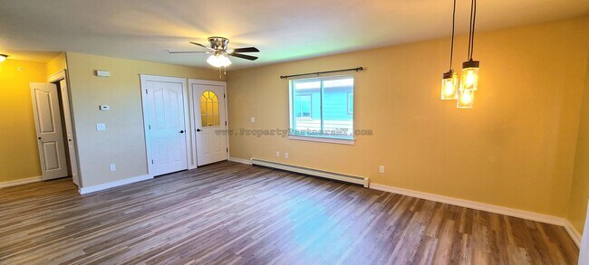 Building Photo - *** Beautiful Condo - 3Bed 2Bath ***