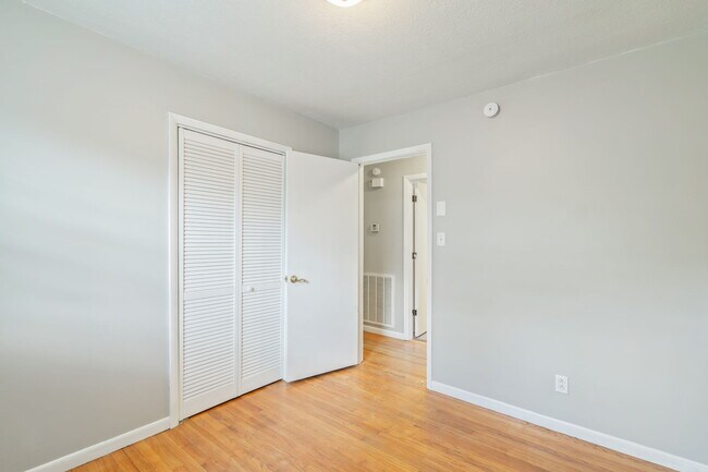 Building Photo - 5201 Aubrey Ln