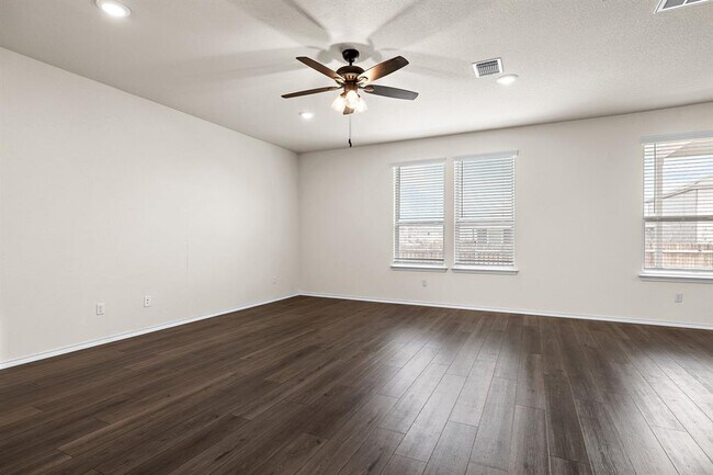 Building Photo - 616 Hugenot Wy