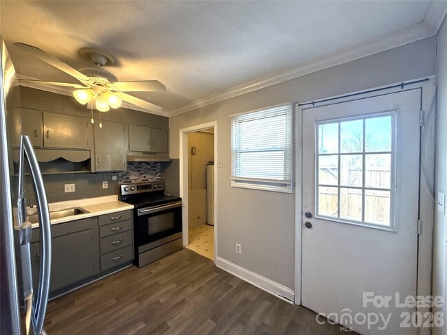 Building Photo - 7906 Oak Meadow Ct