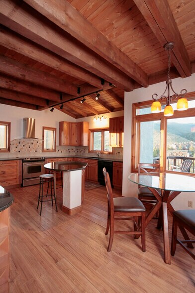 Building Photo - 2170 Long Spur