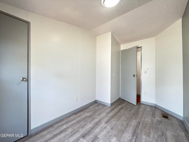 Building Photo - 5941 Sixta Dr