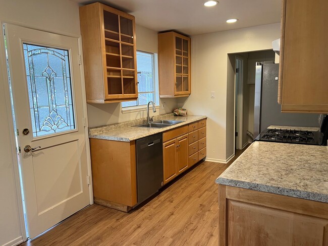 Building Photo - Goleta 3 Bedroom Home