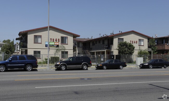 Building Photo - 7243 Vineland Apts