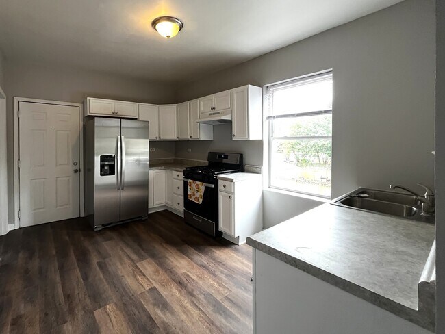 Building Photo - 1801 N Lotus Ave