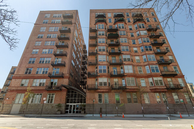 Primary Photo - 500 S Clinton St