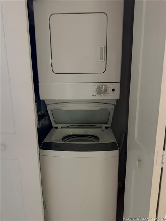 Building Photo - 2124 SE Edler Dr