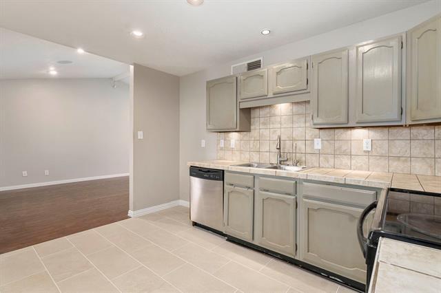 Building Photo - 4248 Ireland St