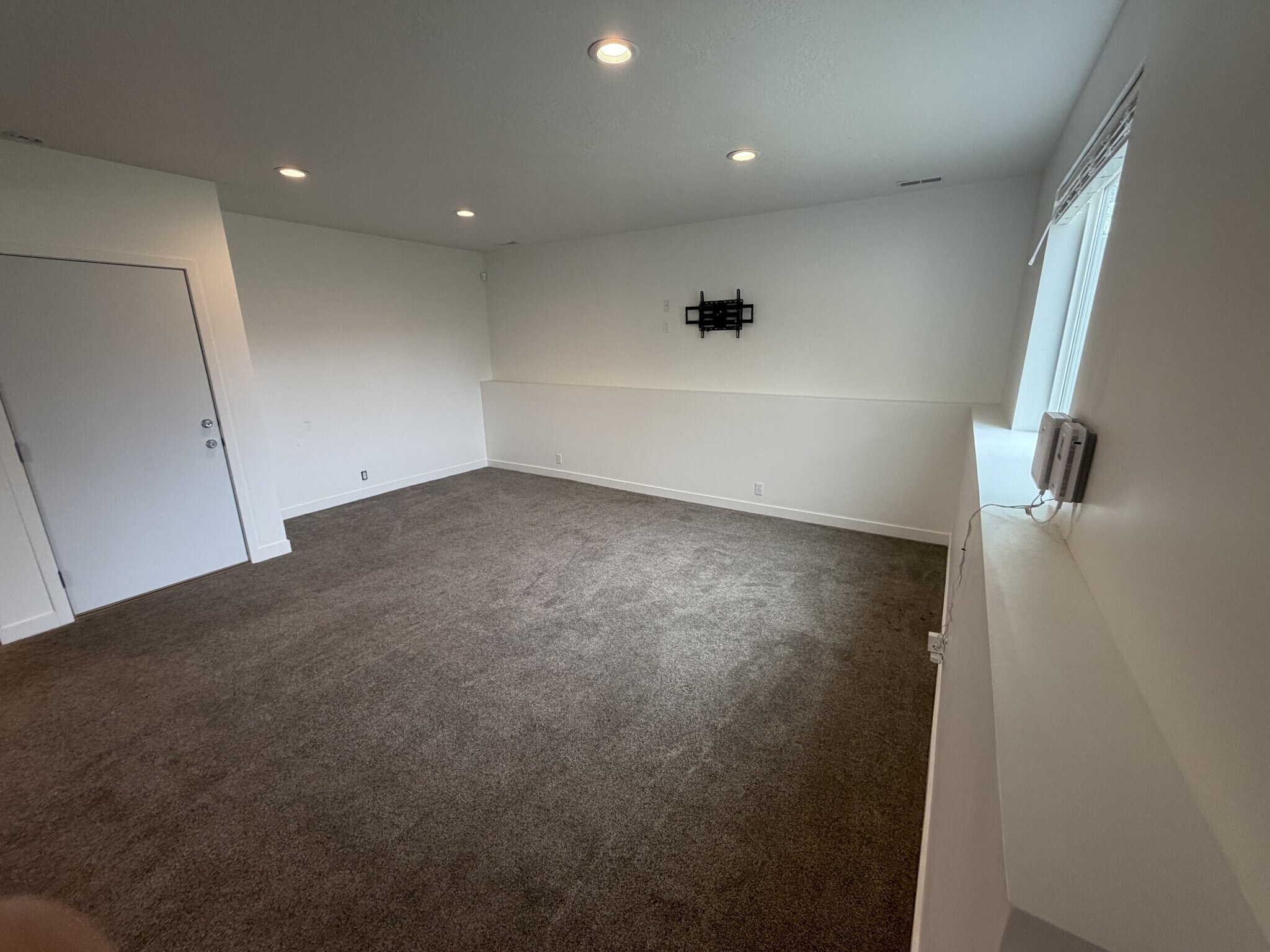 Building Photo - 5729 S 2400 W