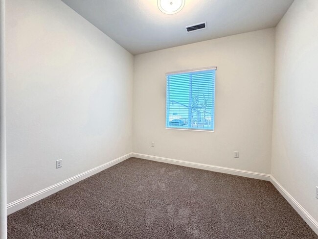 Building Photo - 2042 Daffodil St