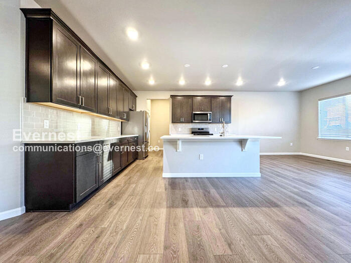 Building Photo - 10855 Hayloft St