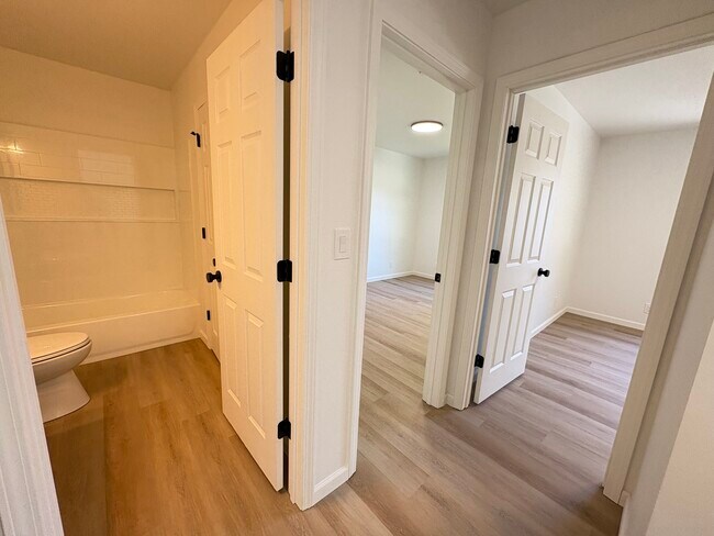 Building Photo - Hillside Dr