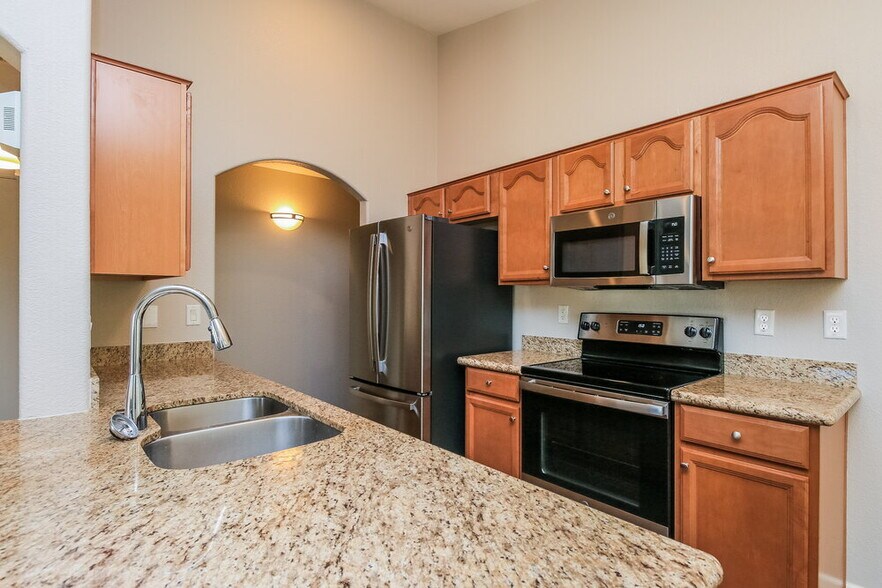 Building Photo - 992 E Saddle Way
