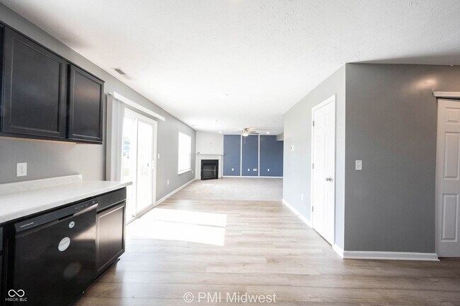 Building Photo - 3975 Fenwick Ln