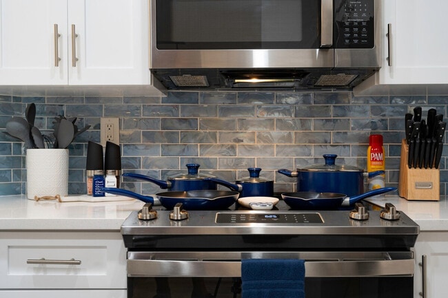 Building Photo - 380 Seaview Ct