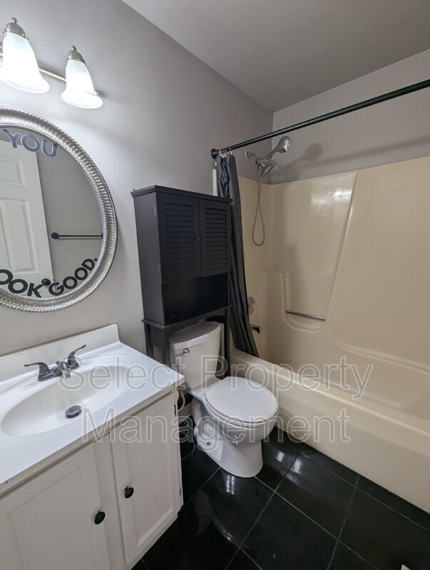 Building Photo - 7812 Brookfield Dr