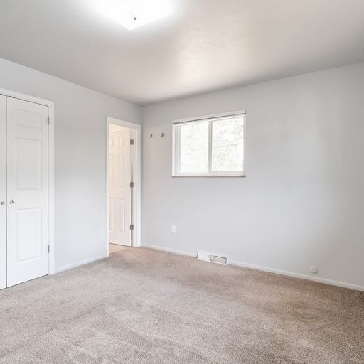 Building Photo - Lovely Remodeled 3 Bed - 1-1/2 Bath Duplex...