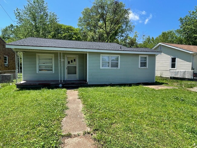 Primary Photo - 2 Bedroom 1 Bathroom Home Available Now!