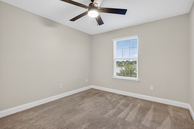 Building Photo - 411 Narrowleaf Dr