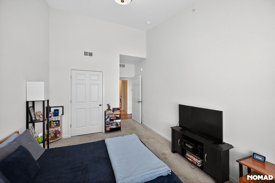 Building Photo - 15700 E Jamison Dr