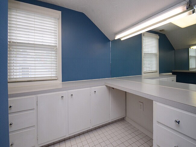 Building Photo - 509 S 50th Ave