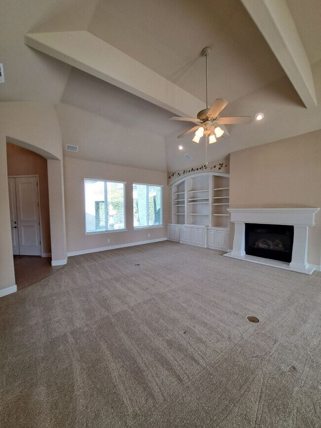 Building Photo - Custom Clovis Residence in Gated Community | Spacious Layout & 3-Car Garage!