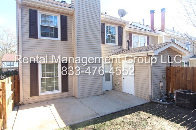 Building Photo - Newly Updated 3BR 2.5BA Townhome in Most Convenient Pelham Location