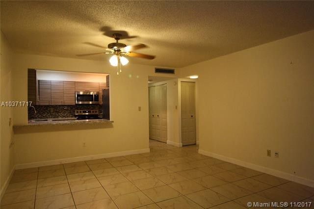 Building Photo - 9301 SW 92nd Ave